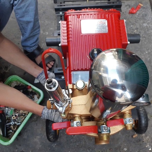 Máy rửa xe dây đai 7hp okayama yg98